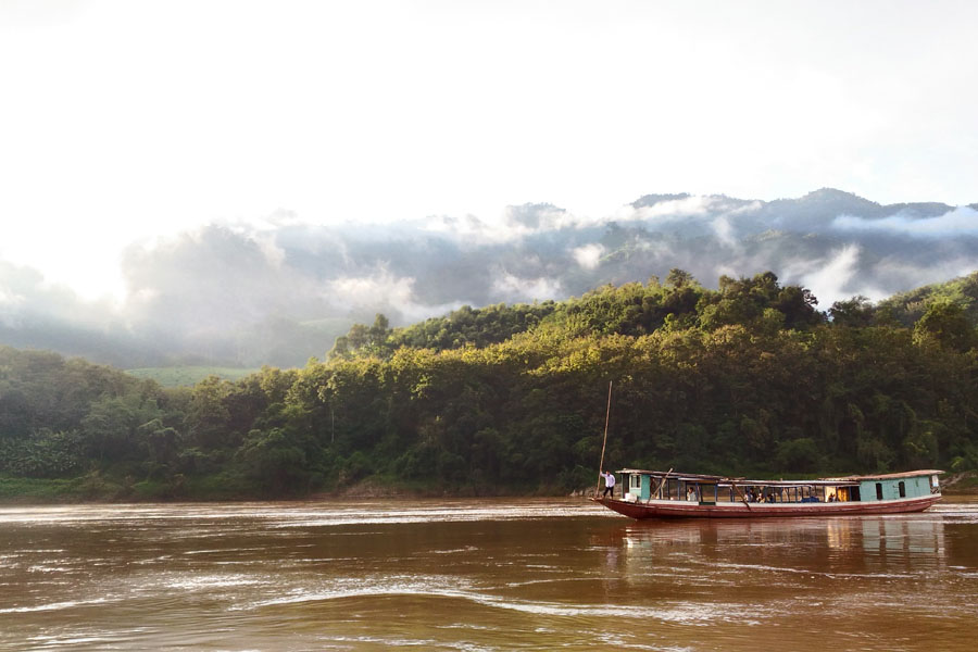 ล่องเรือแม่น้ำโขง