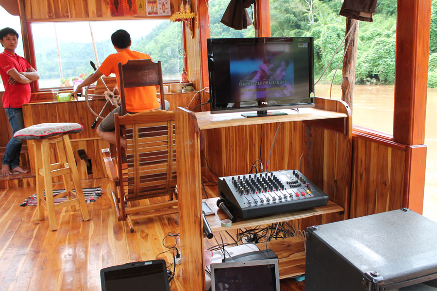 ล่องเรือแม่น้ำโขง