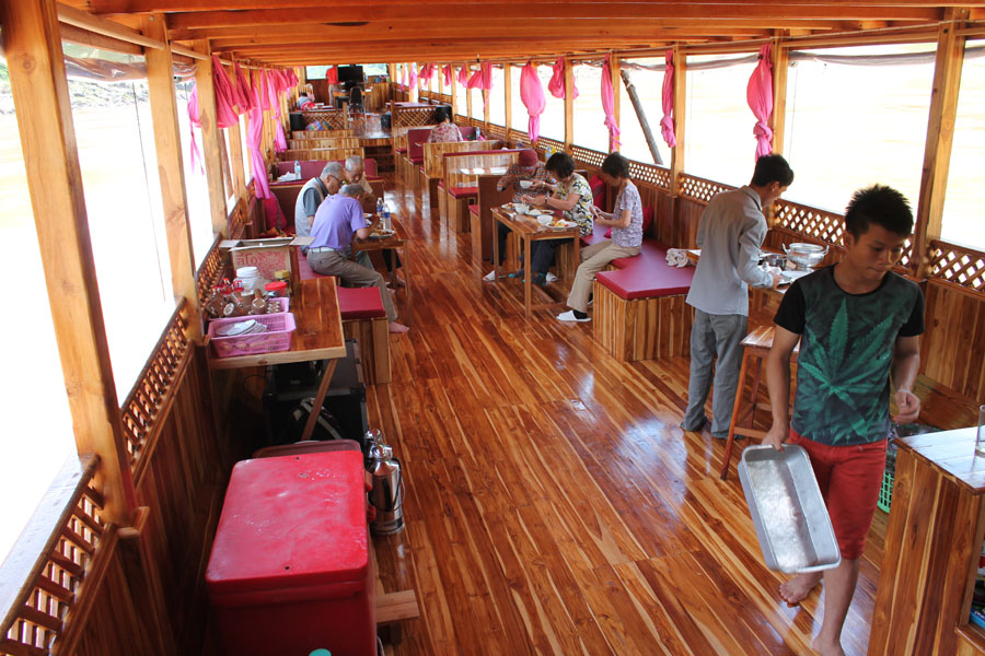 ล่องเรือแม่น้ำโขง