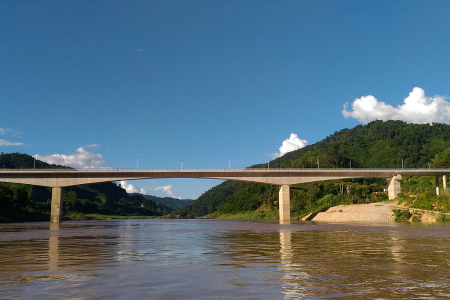 ล่องเรือแม่น้ำโขง